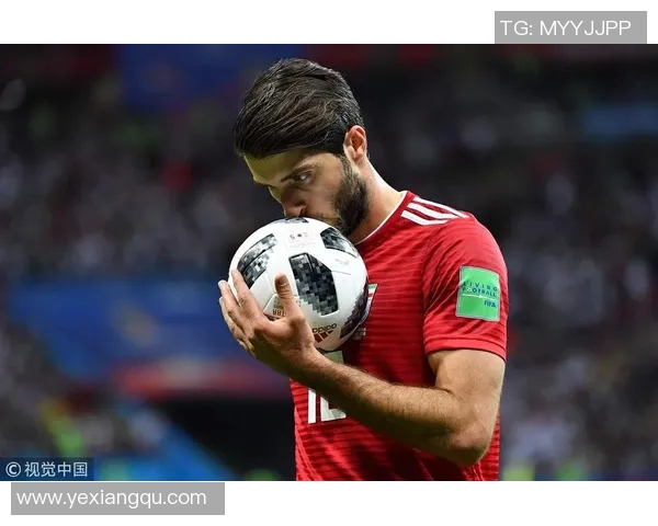 足球明星亲吻瞬间大集合精美图片展现他们的亲密时刻