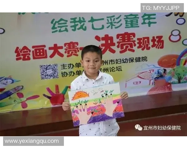 幼儿园小朋友的足球梦想与明星画作展现快乐童年